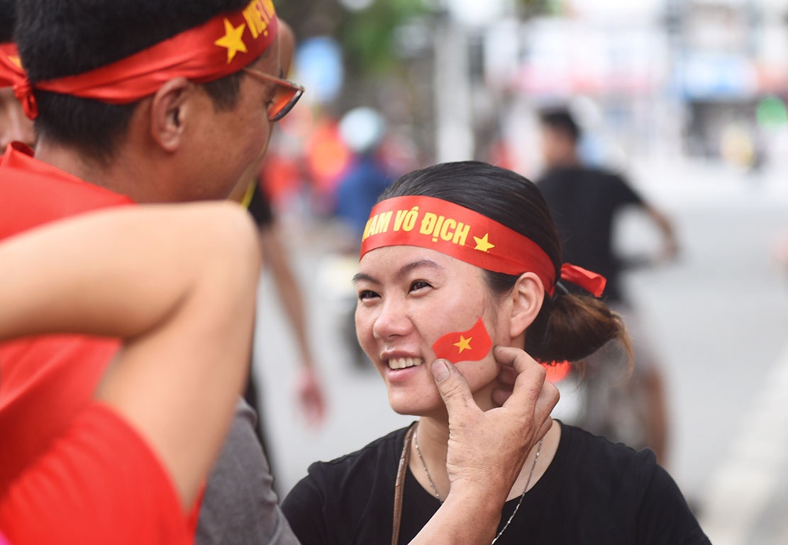 co dong vien nao nuc cho tuyen viet nam thi dau anh 12