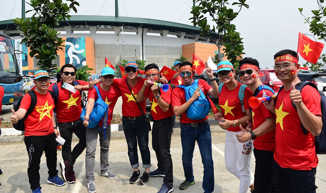 co dong vien nao nuc cho tuyen viet nam thi dau anh 5