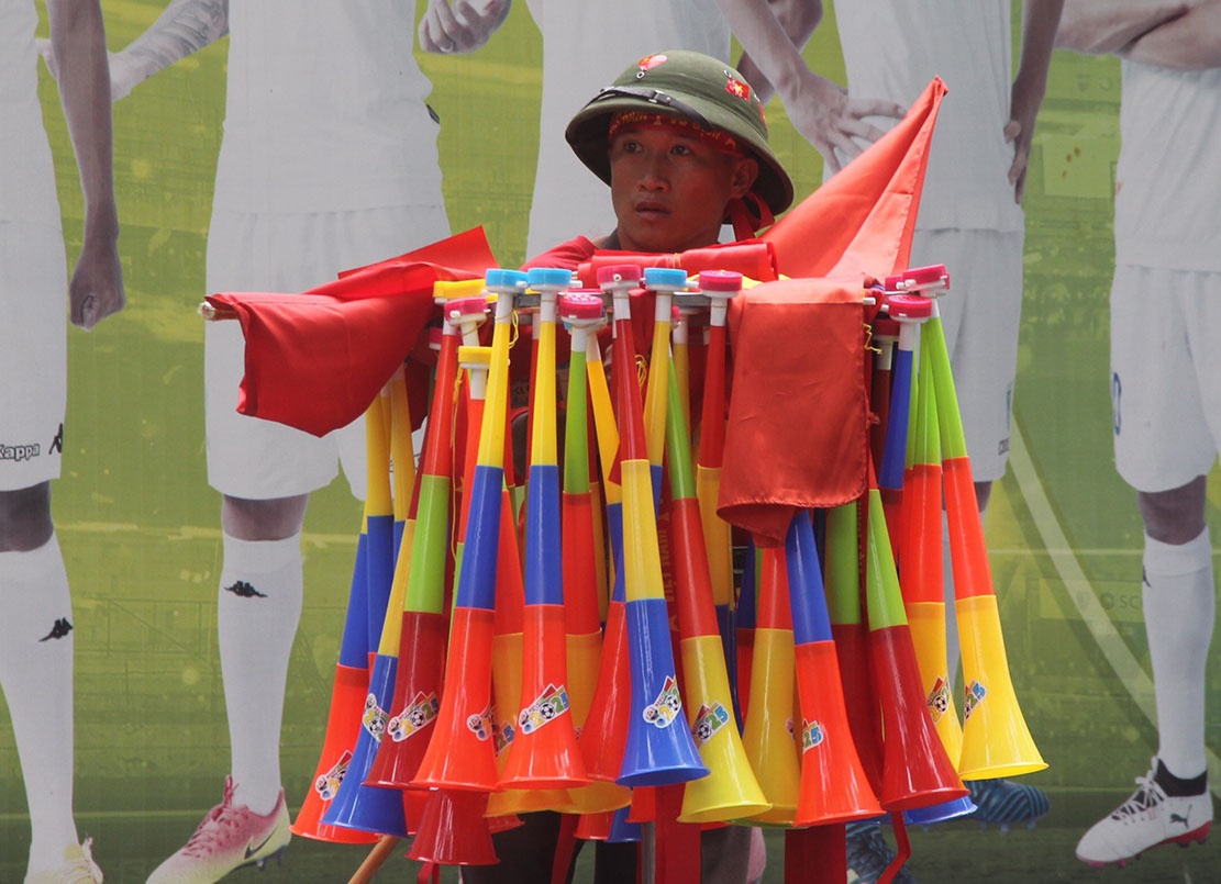 co dong vien nao nuc cho tuyen viet nam thi dau anh 3