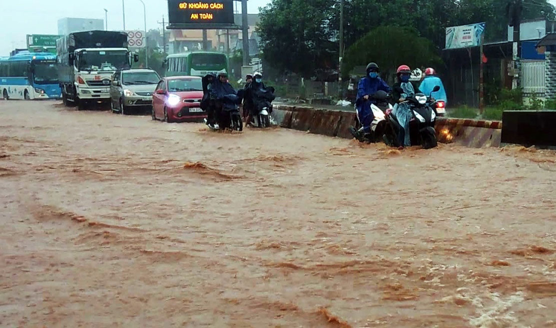 quốc lộ ngập sâu ảnh 1 quoc lo ngap sau anh 1