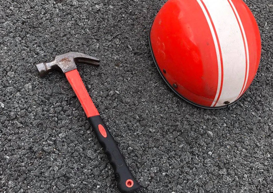 Dung bua dap dau nguoi di duong de cuop tai san hinh anh