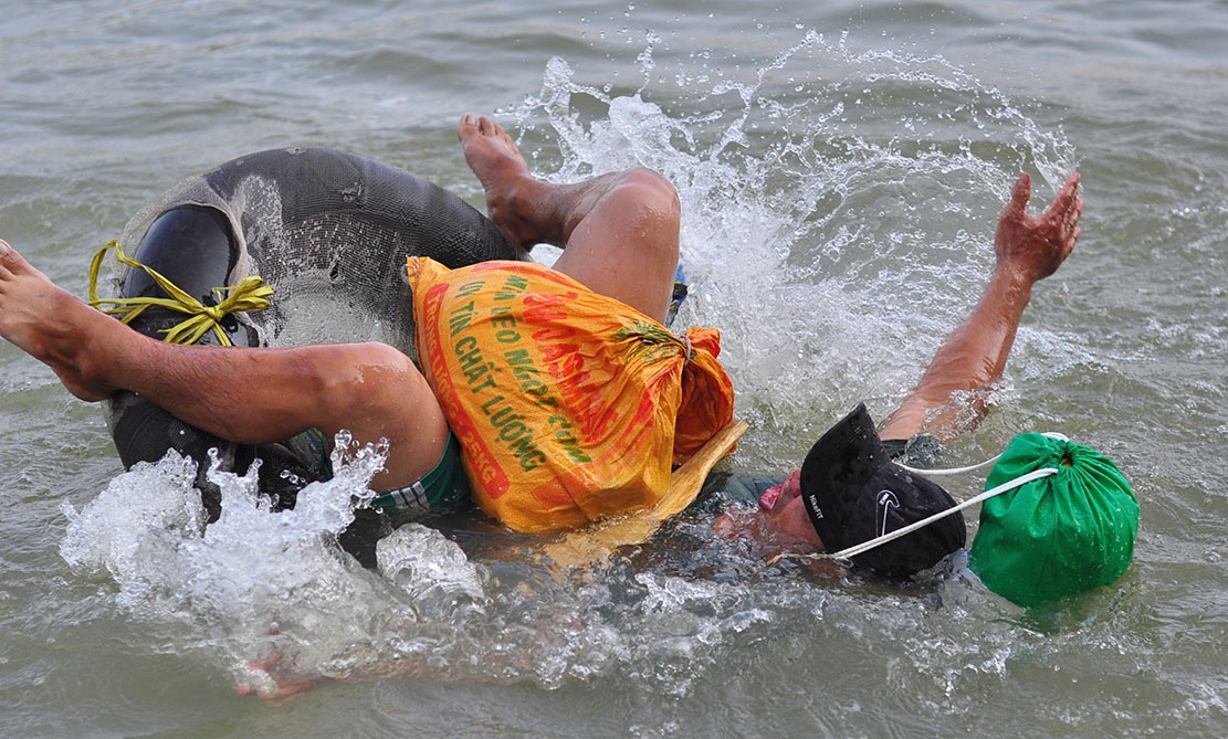 bat ca dap thuy dien tri an anh 3