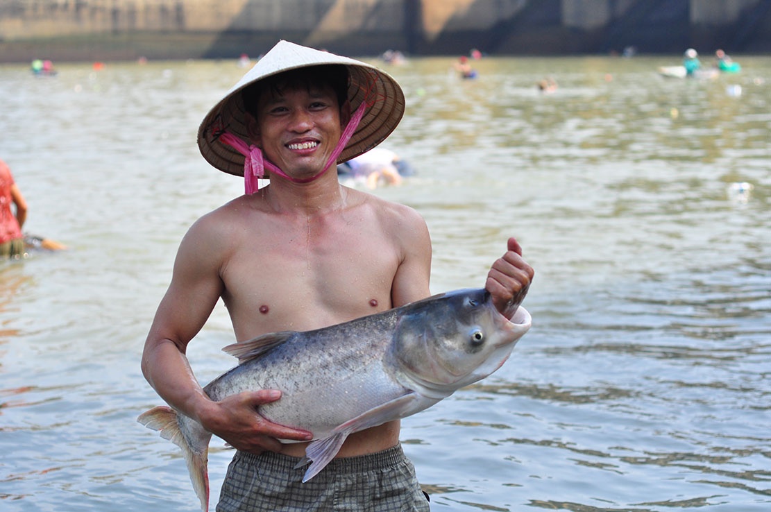 bat ca dap thuy dien tri an anh 7