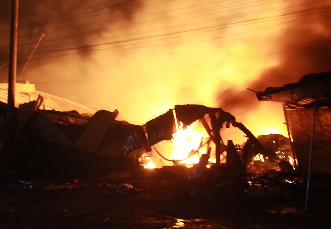 Cong ty go boc chay du doi sau tieng no lon hinh anh