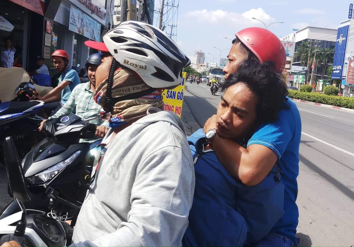 ‘Hiep si’ tom gon nghi can trom xe may sau 15 phut nhan tin bao hinh anh