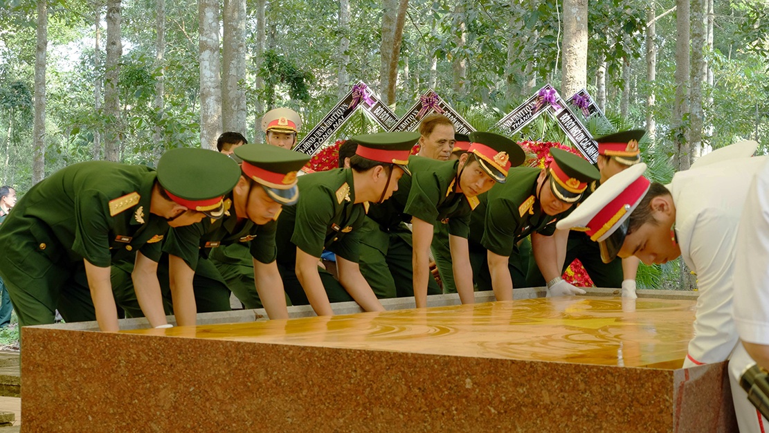 truy điệu 13 liệt sĩ ảnh 2 truy dieu 13 liet si anh 2