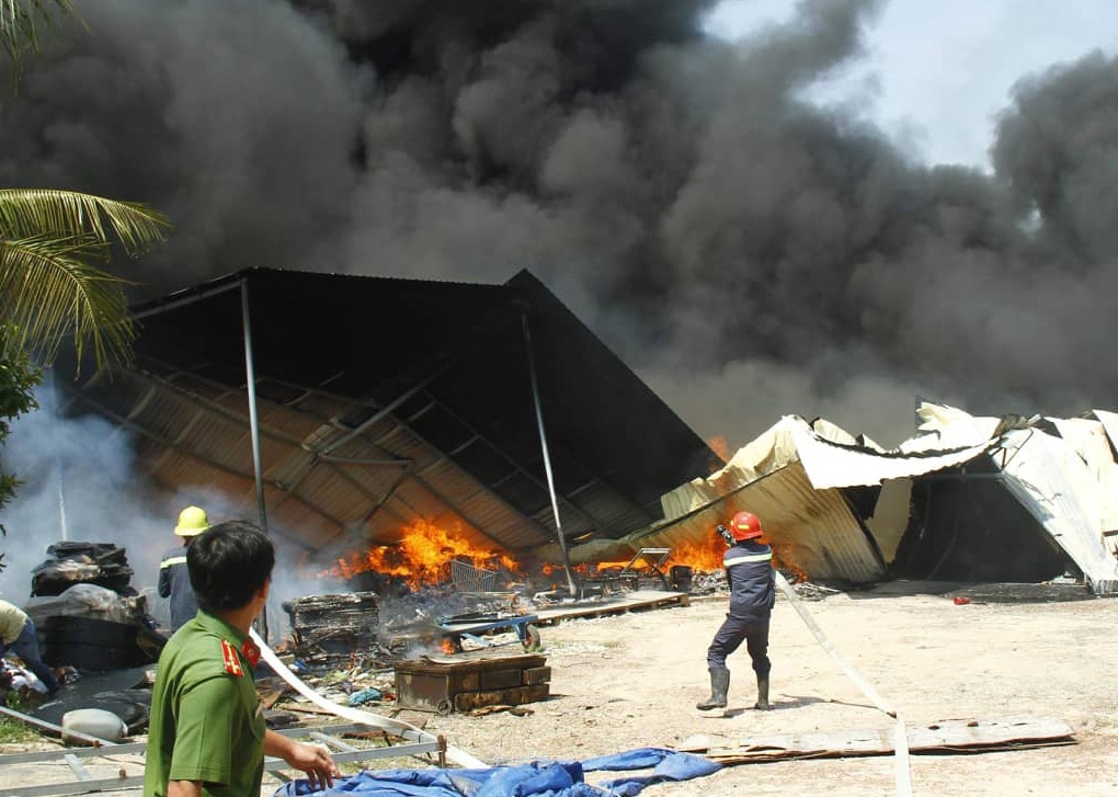 Chay du doi tai cong ty san xuat nem mut hinh anh