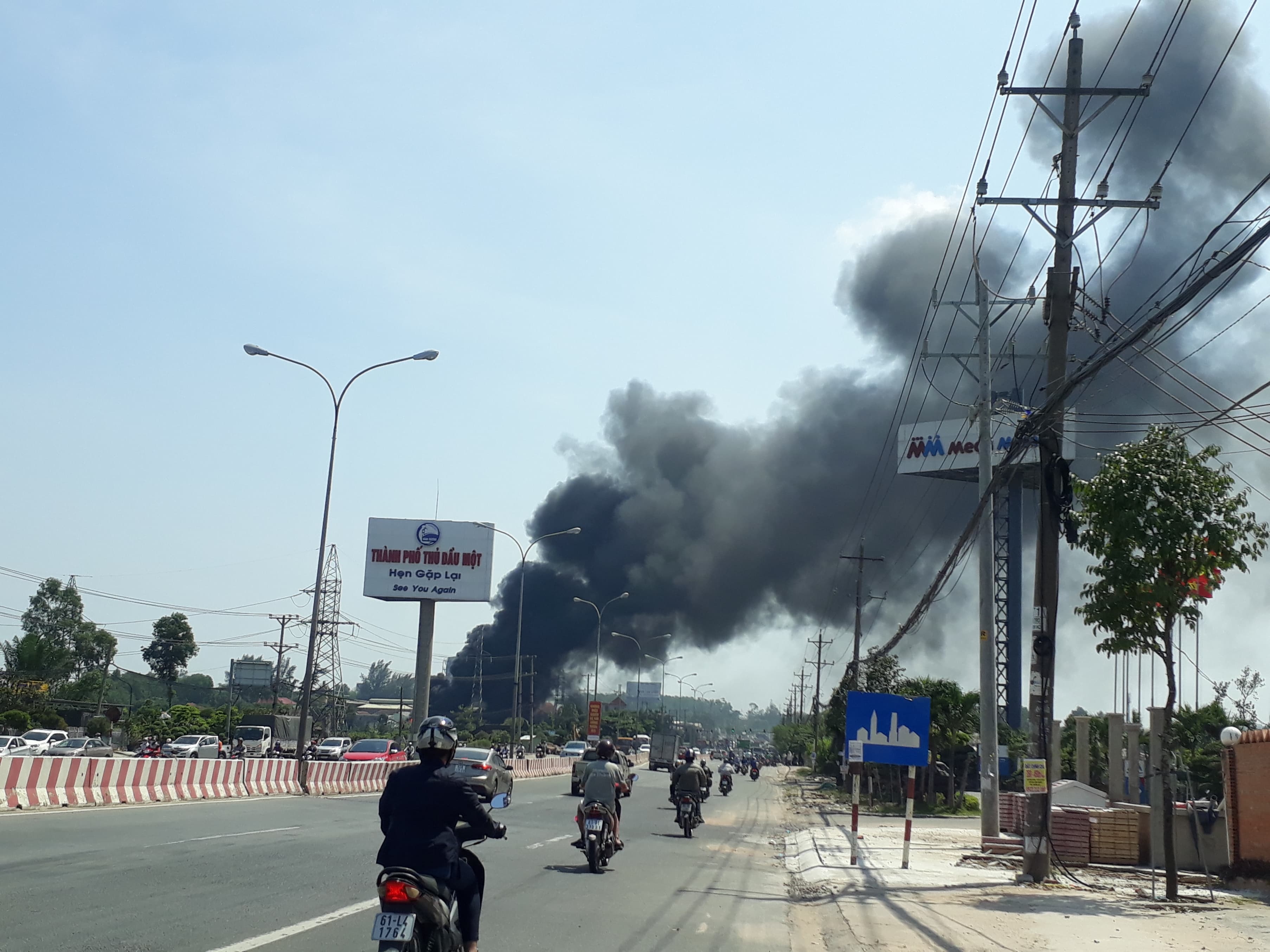 công ty nệm bốc cháy ảnh 1 cong ty nem boc chay anh 1