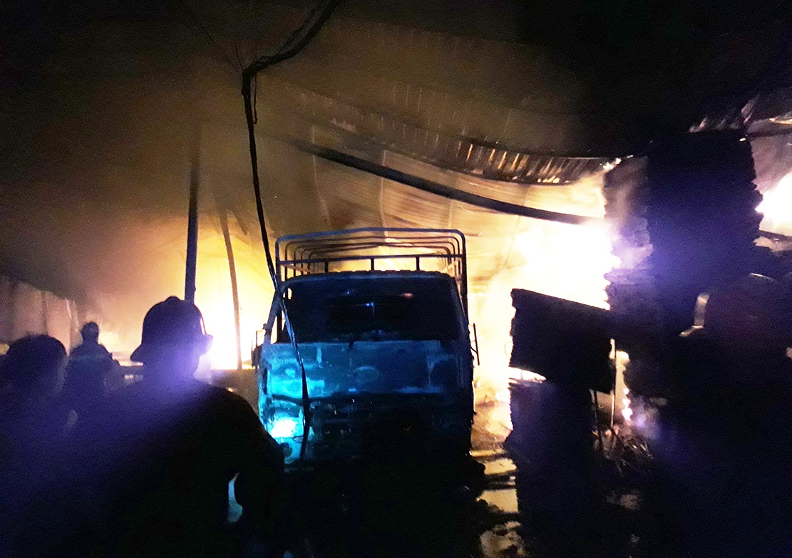 Cong ty go o Binh Duong chay du doi suot 4 gio hinh anh