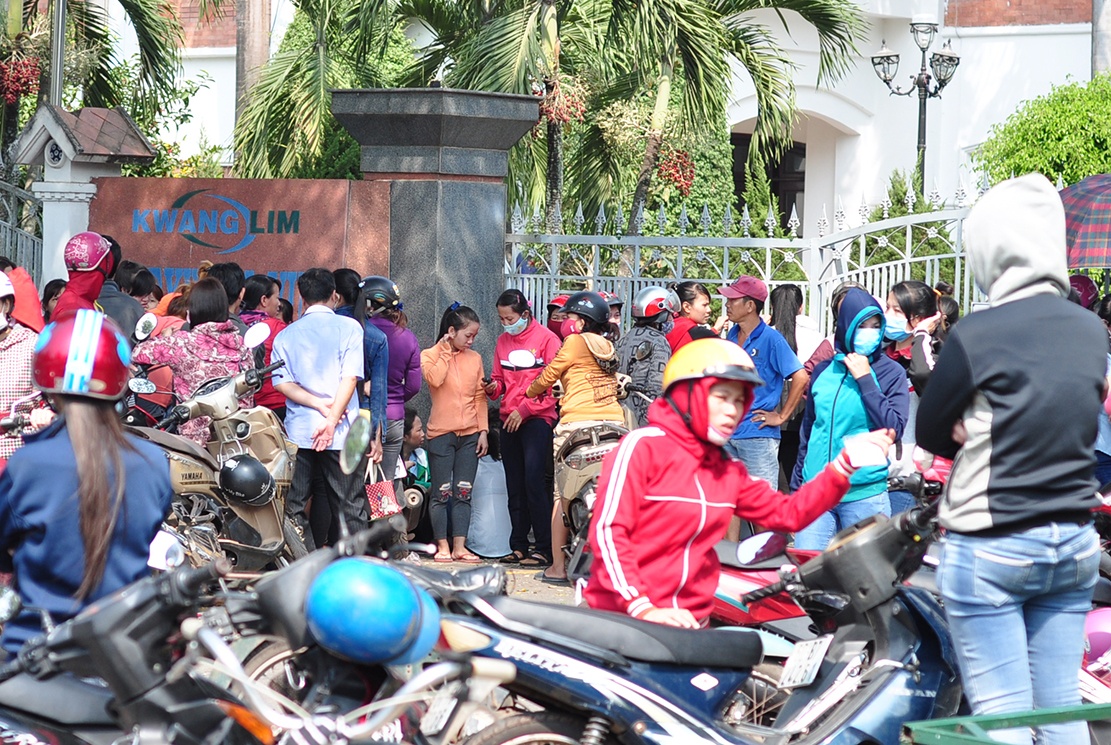 Ong chu Han Quoc 'mat tich' khi no luong, cong nhan lao dao hinh anh