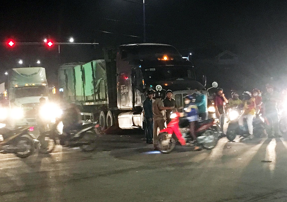 bị ôtô cán tử vong ảnh 1 bi oto can tu vong anh 1