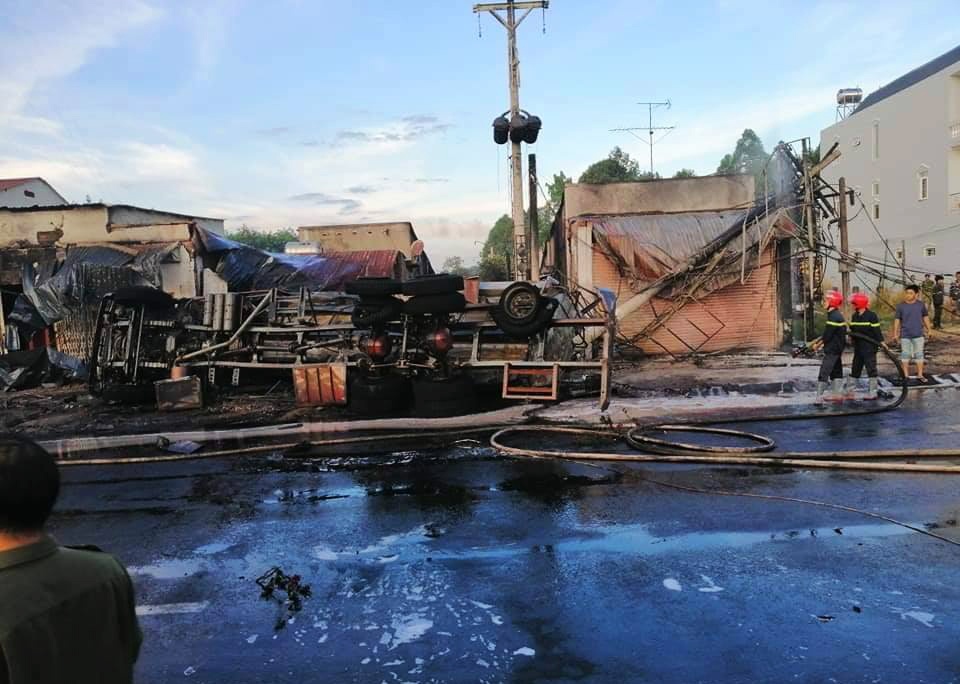 cháy xe chở xăng bình phước ảnh 6 chay xe cho xang binh phuoc anh 6