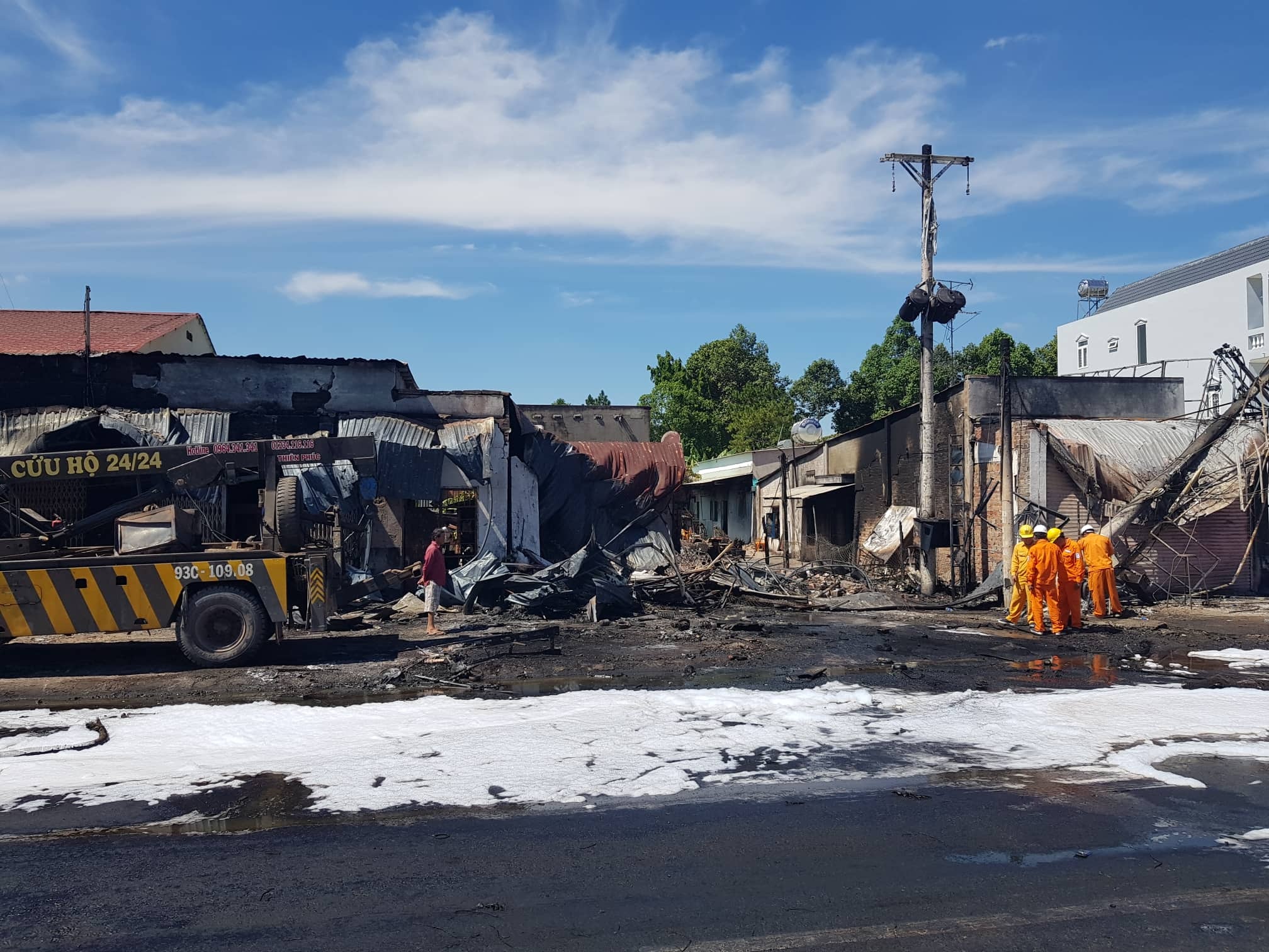 canh sat kham nghiem hien truong vu chay anh 3