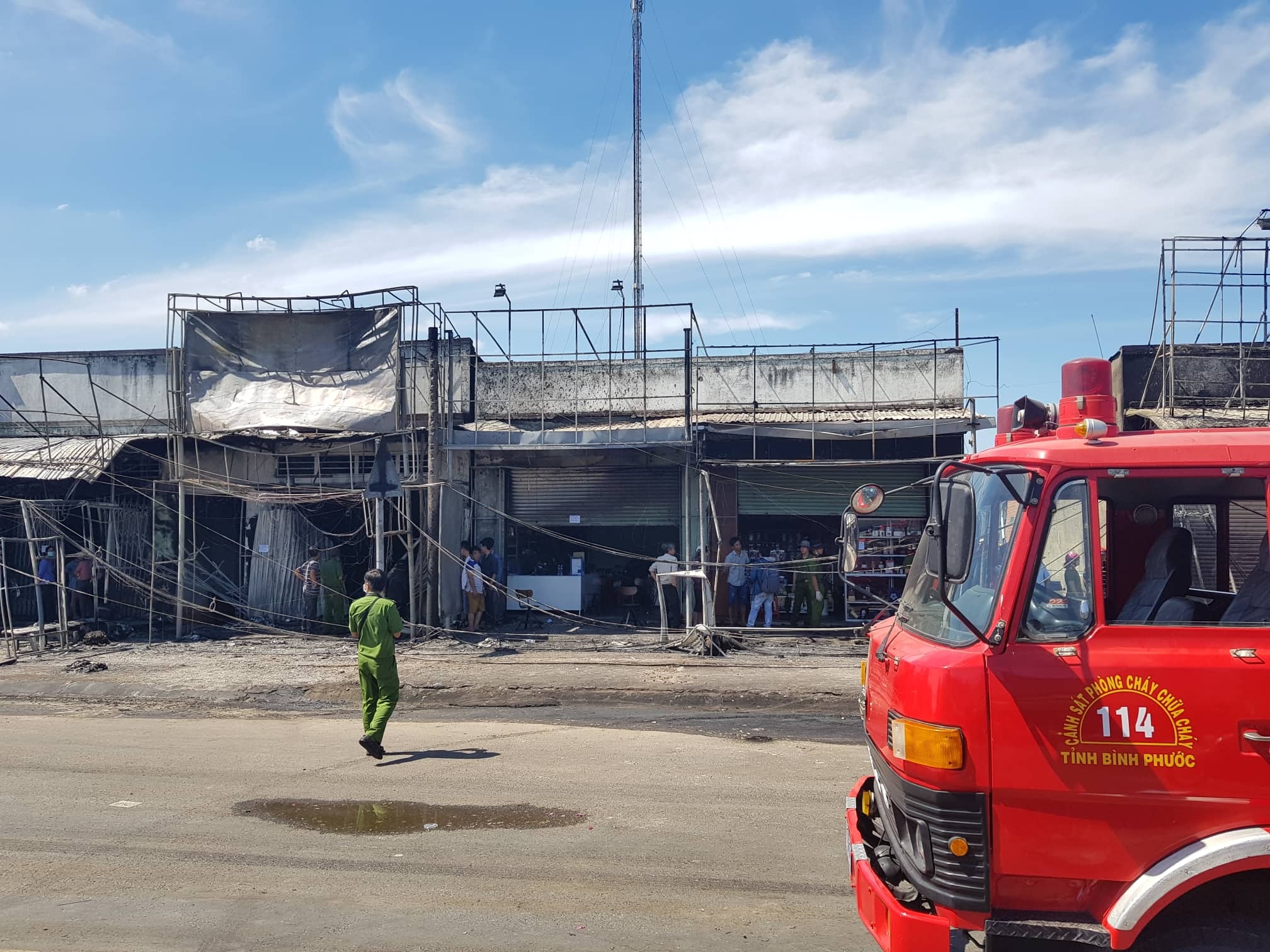 canh sat kham nghiem hien truong vu chay anh 4