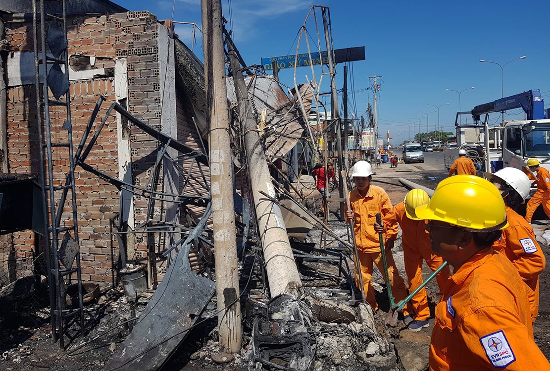 canh sat kham nghiem hien truong vu chay anh 7