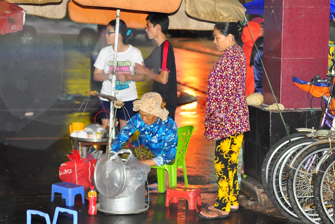 du khach tung tang vui choi dem truoc bao anh 11