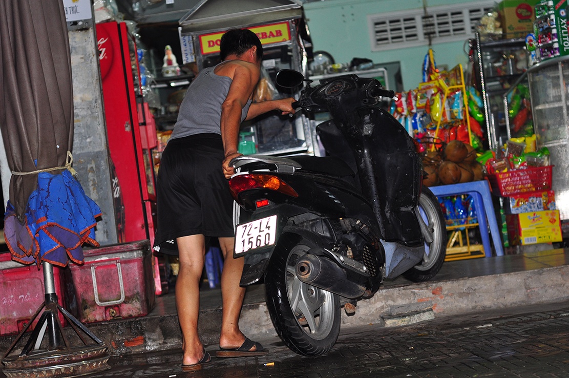 du khach tung tang vui choi dem truoc bao anh 12