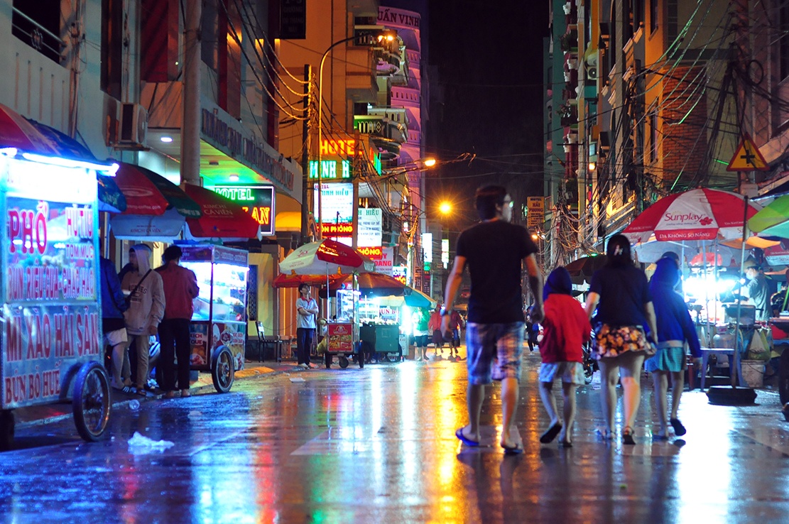 du khach tung tang vui choi dem truoc bao anh 1