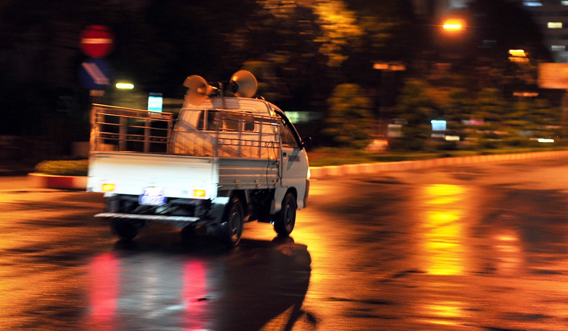 du khach tung tang vui choi dem truoc bao anh 9