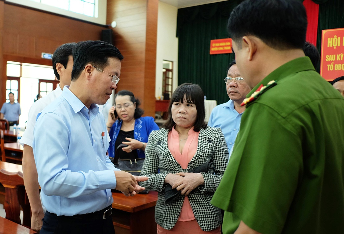 ông võ văn thưởng tiếp xúc cử tri ảnh 2 ong vo van thuong tiep xuc cu tri anh 2