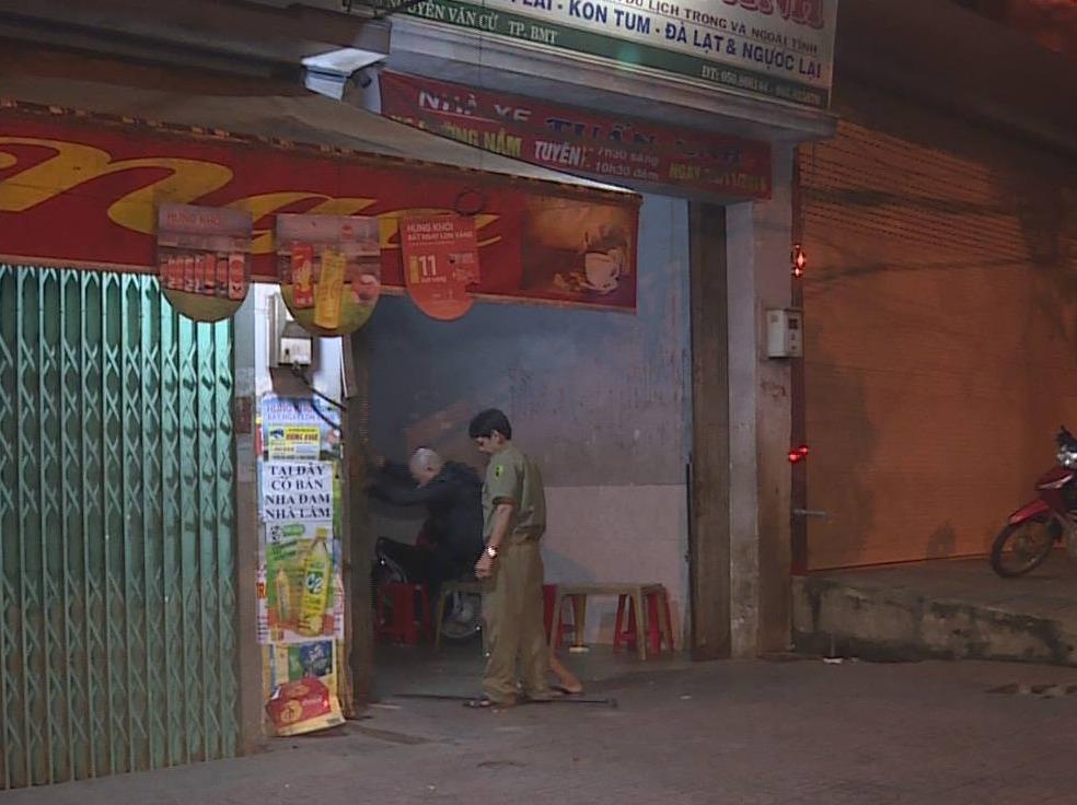 Bi dam chet sau cuoc cu cai voi dong nghiep o tiec chia tay hinh anh