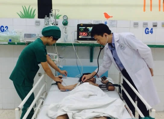 bé trai bể ruột vì thổi khí vào hậu môn ảnh 1 be trai be ruot vi thoi khi vao hau mon anh 1