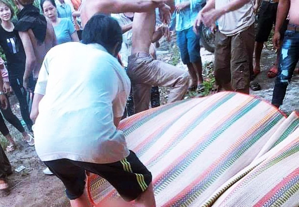 Chim thuyen tren ho Da Ton, 3 nguoi chet hinh anh