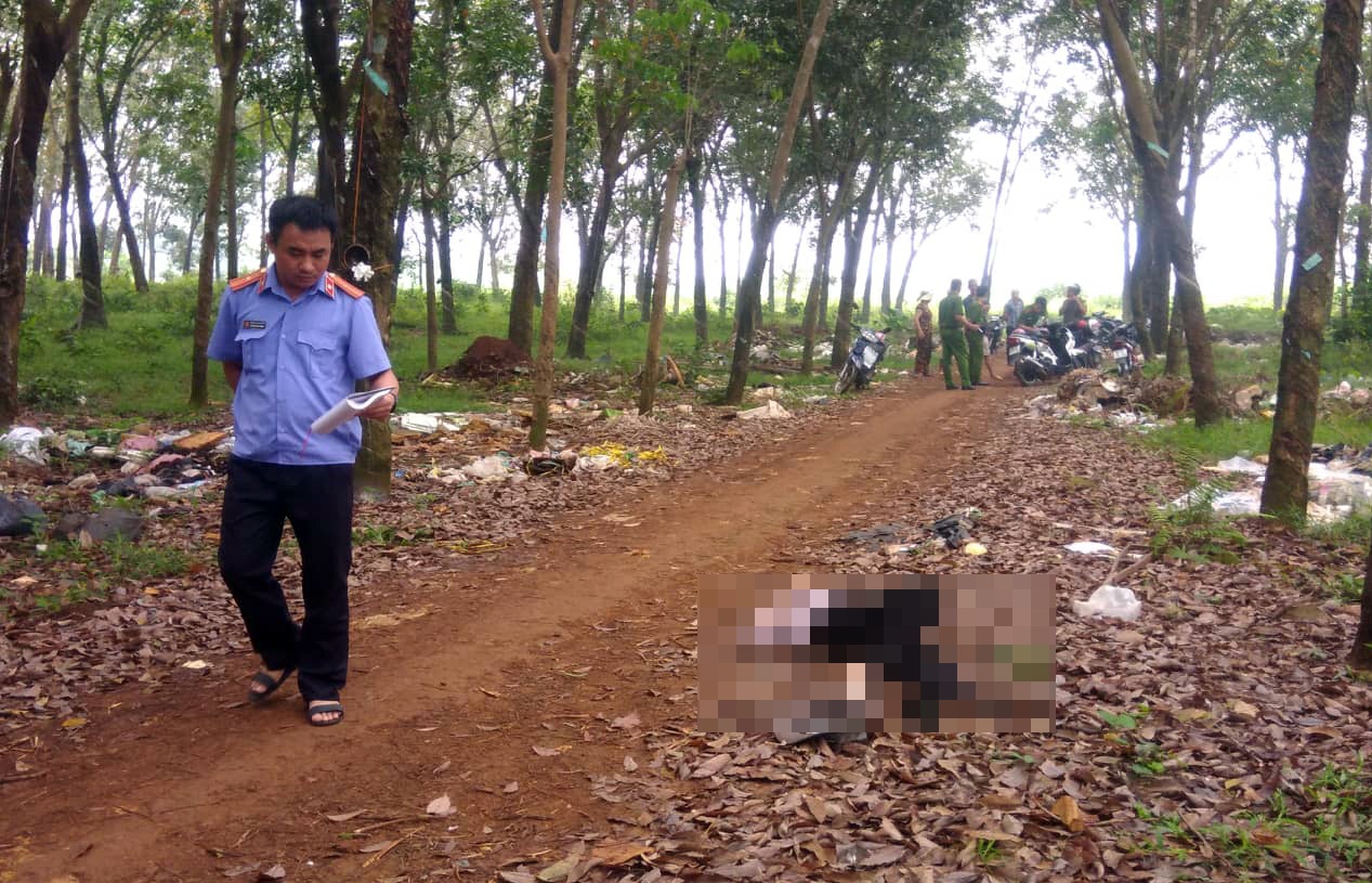 xac nguoi trong lo cao su anh 1