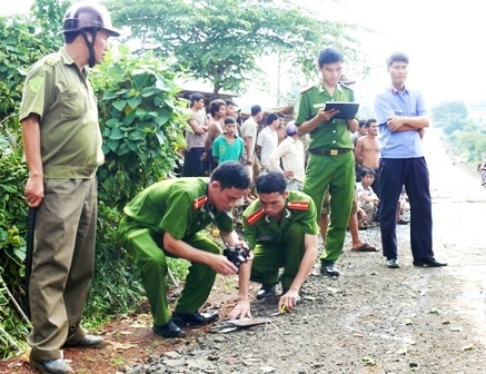 Nam sinh cap 3 bi nhom thanh nien dam tu vong hinh anh