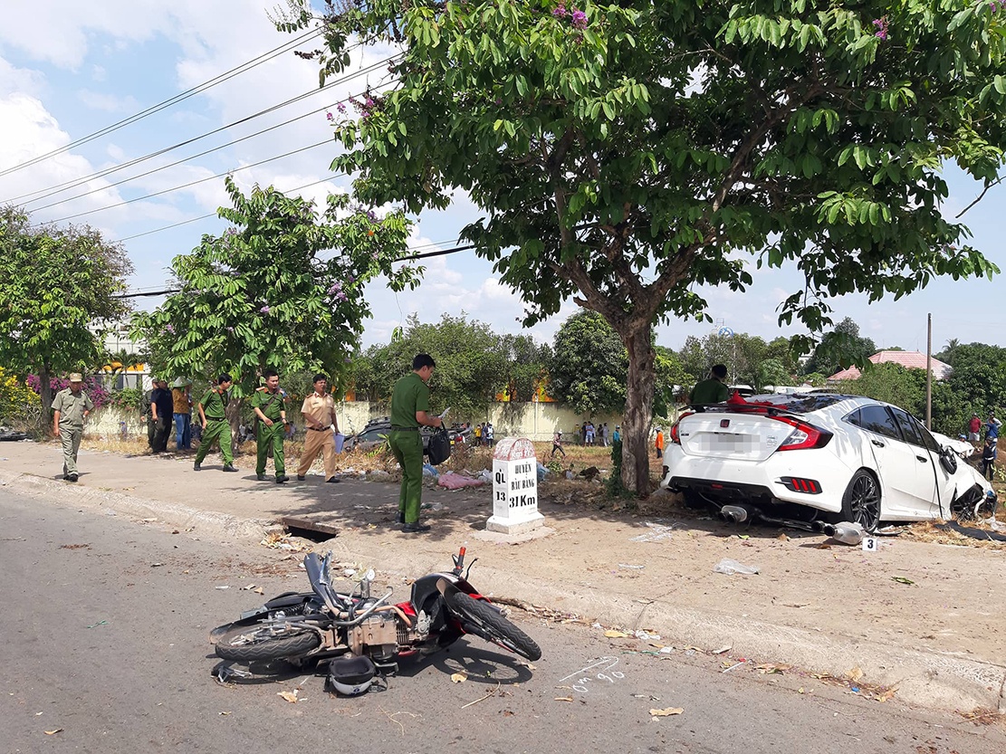 oto tong chet nguoi ban dua hau anh 1