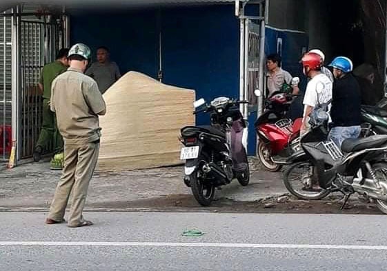 thanh niên gục chết trên xe máy ảnh 1 thanh nien guc chet tren xe may anh 1