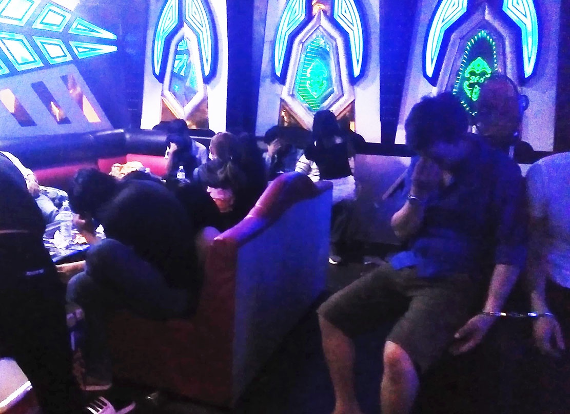 Hang chuc nam nu phe ma tuy trong quan karaoke o Dong Nai hinh anh