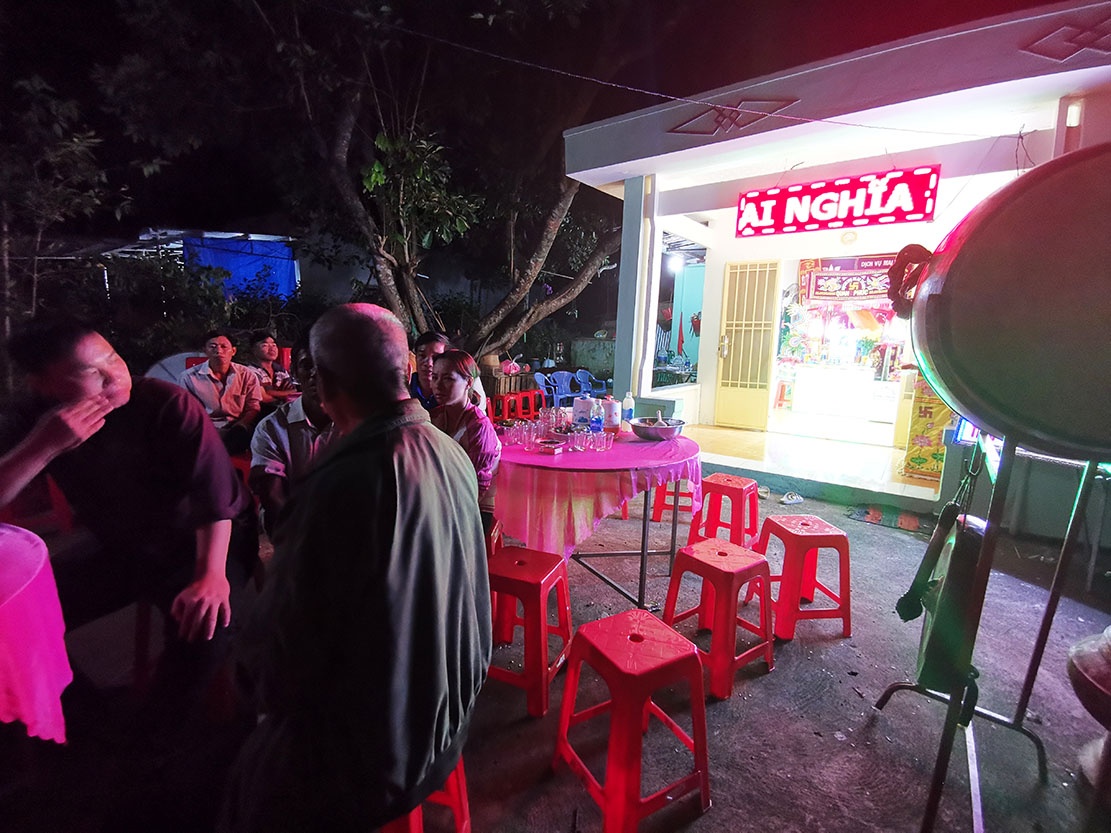 Be gai 11 tuoi bi ban chet vao chieu mung 2 Tet hinh anh