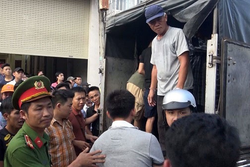 cầm tiền tỷ đánh bạc  ảnh 2 cam tien ty danh bac anh 2