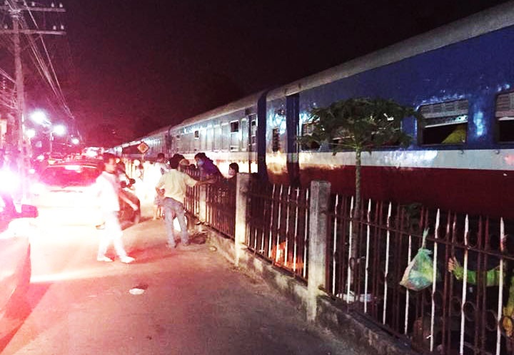 tàu trật bánh ảnh 1 tau trat banh anh 1