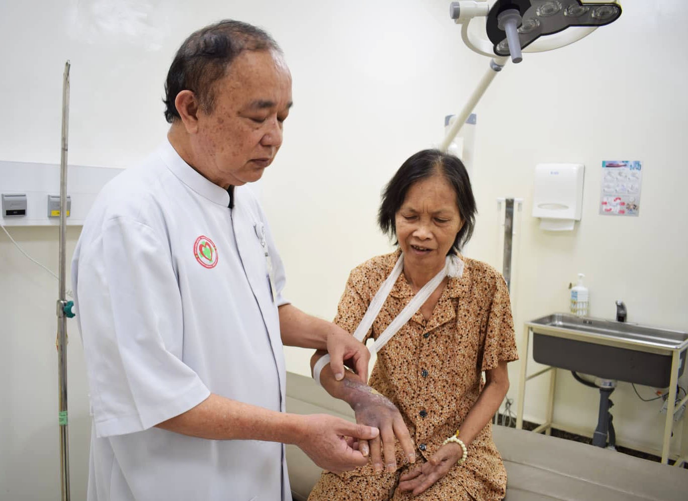 suýt chết vì lể gai ảnh 1 suyt chet vi le gai anh 1