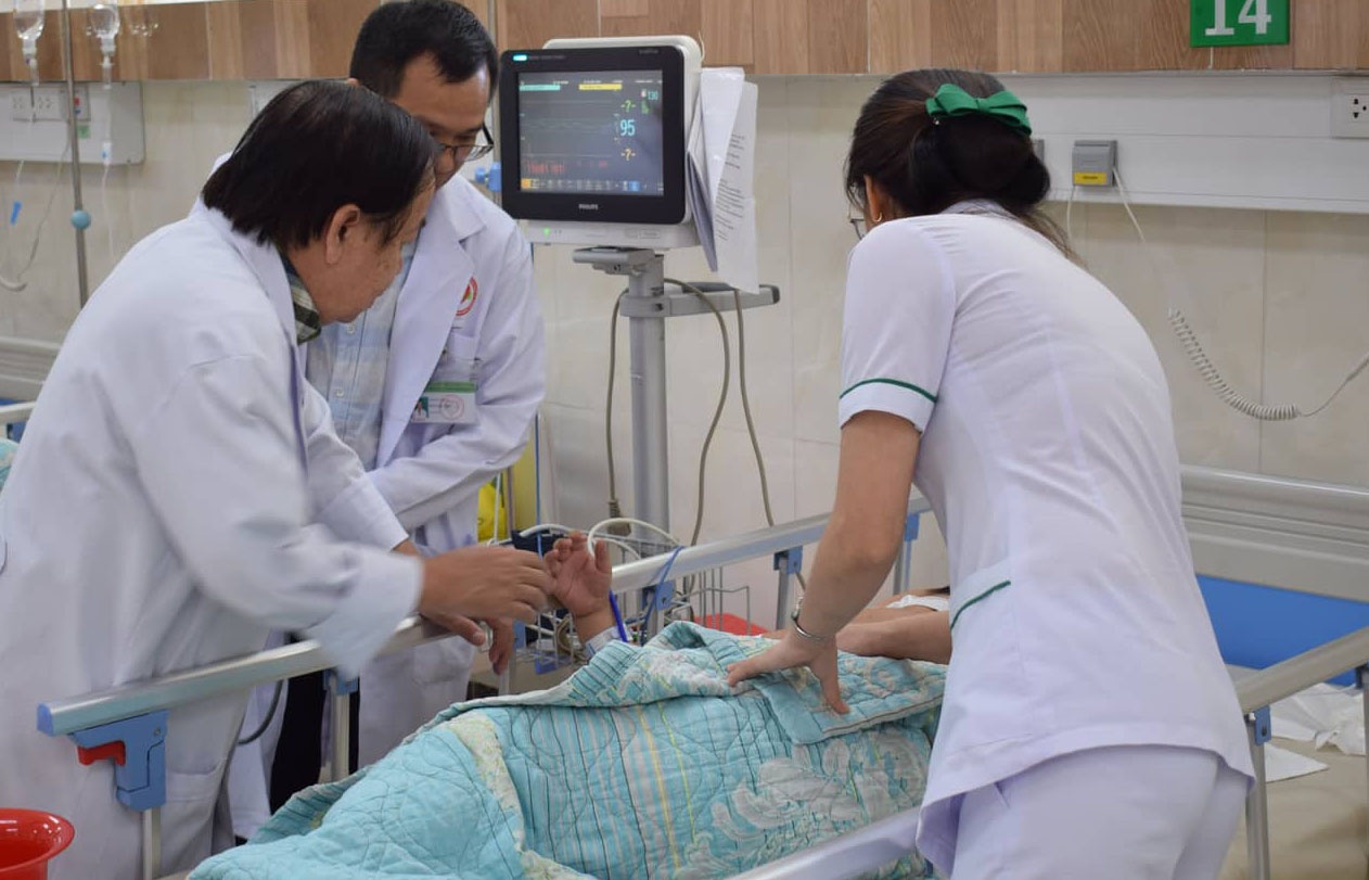 21 hoc sinh nhap vien sau bua trua tai nha co giao hinh anh