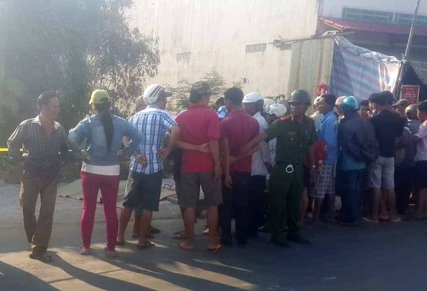 Chu tiem lap xuong bi dam chet truoc cua hinh anh