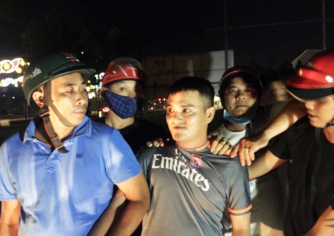 Ga trai bi bat vi dung anh 'nong' tong tinh va tien hinh anh