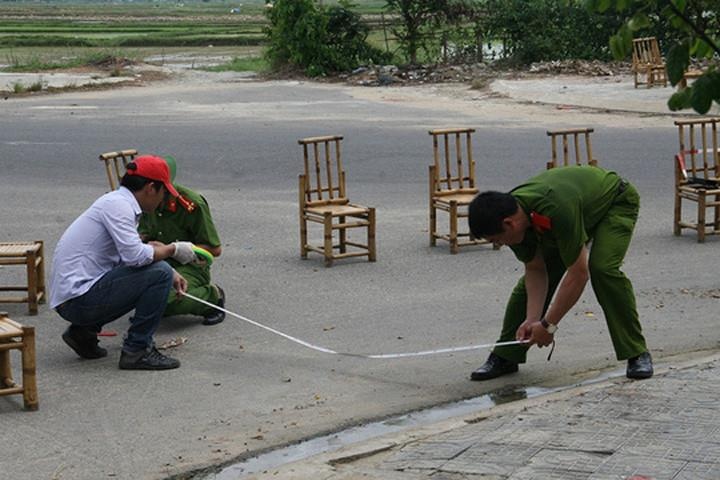 Nghi dong nghiep bo thuoc doc vao nuoc, nam cong nhan dam chet nguoi hinh anh