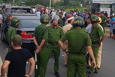 Bat khan cap nguoi thu 3 lien quan vu giang ho chan xe cong an hinh anh