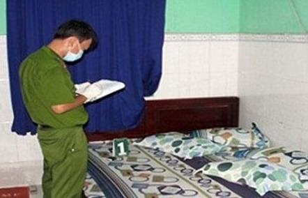 Thanh nien tu vong sau khi su dung ma tuy tap the trong nha nghi hinh anh