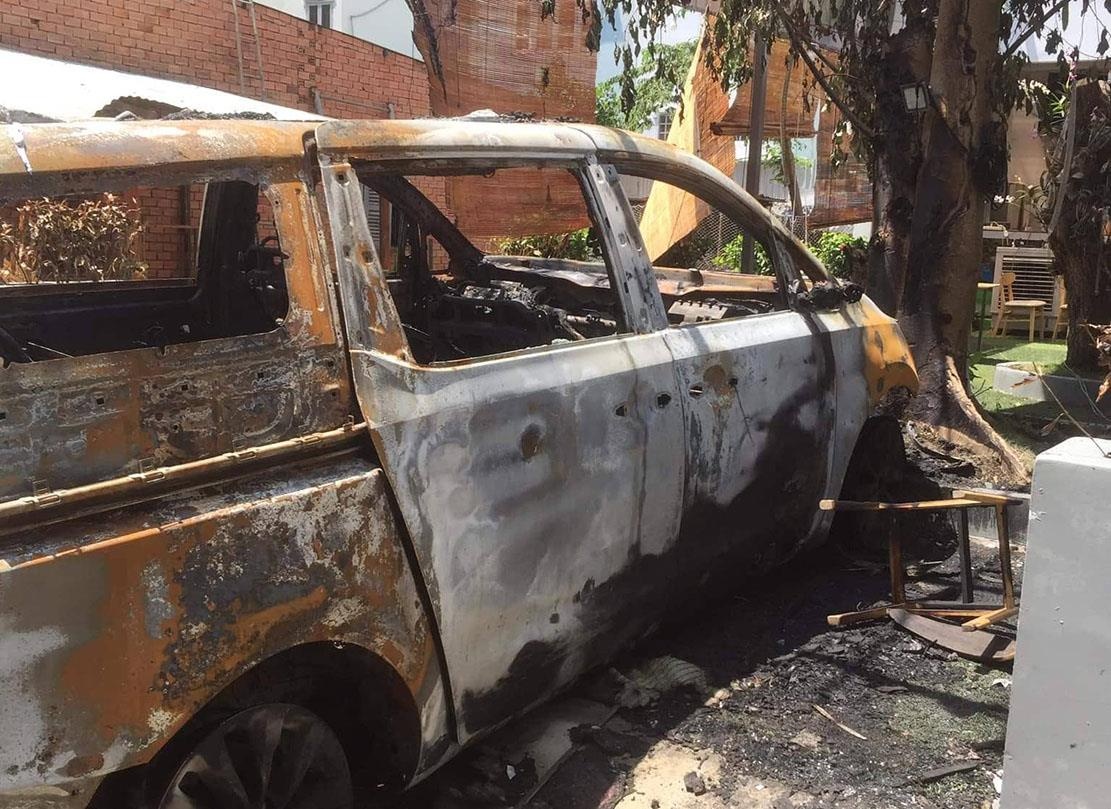 Nghi an 2 thanh nien nem bom xang phong hoa quan ca phe hinh anh