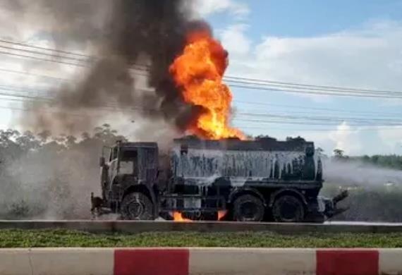 cháy xe chở nhiên liệu ảnh 2 chay xe cho nhien lieu anh 2