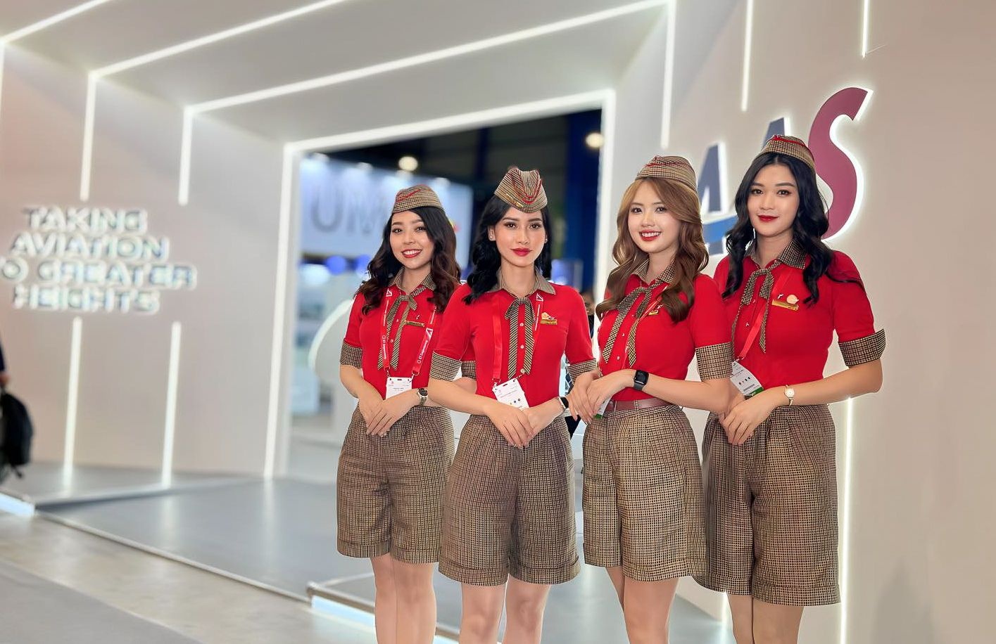 tiep vien Vietjet anh 8