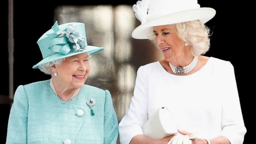 Khac biet chu 'queen' cua Nu hoang Elizabeth va Vuong hau Camilla hinh anh