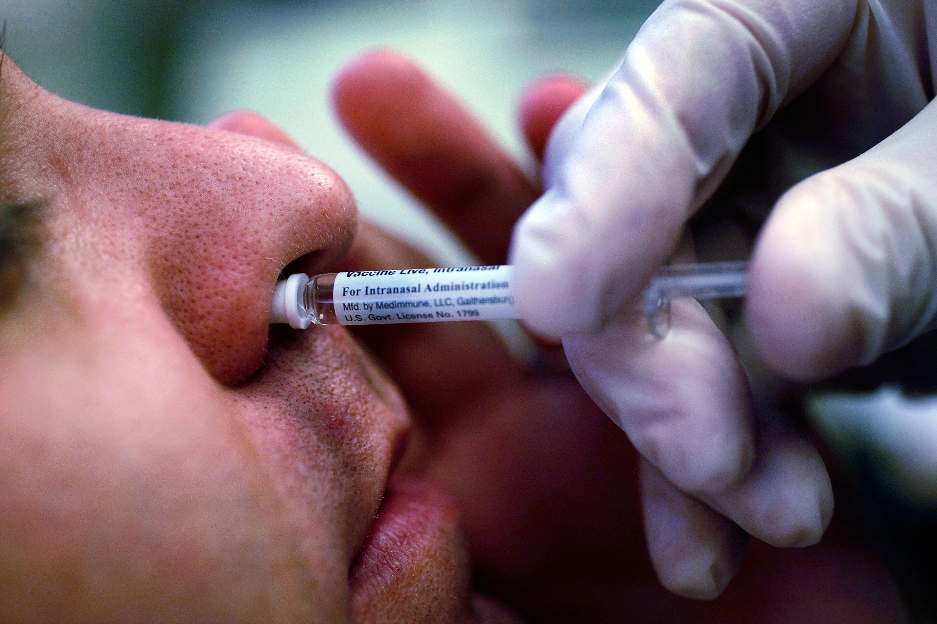 Nhung dieu can biet ve vaccine Covid-19 tiem qua mui hinh anh