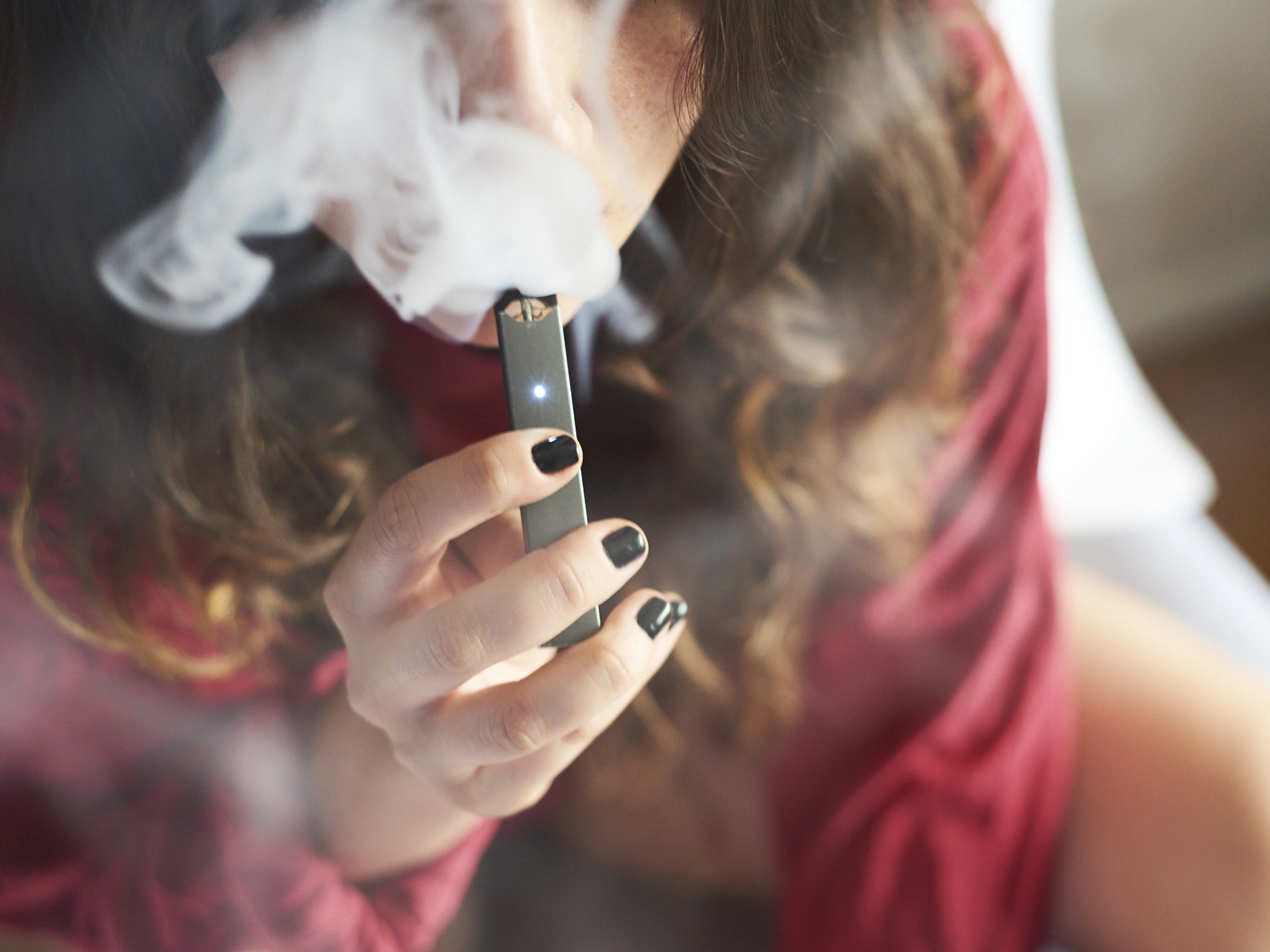 Moi de doa vape trong thanh thieu nien My hinh anh