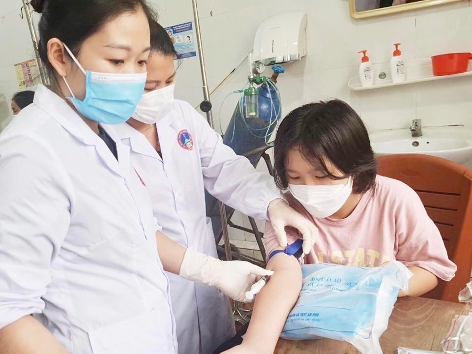 Ket qua xet nghiem 5/7 mau benh pham tre bi sot o Bac Kan la cum B hinh anh