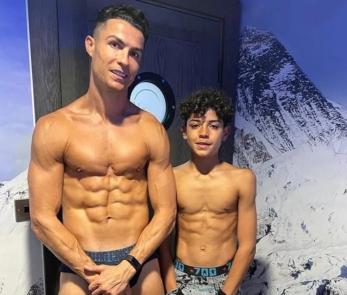 Sieu sao bong da Ronaldo co day con kieu 'bo ho'? hinh anh